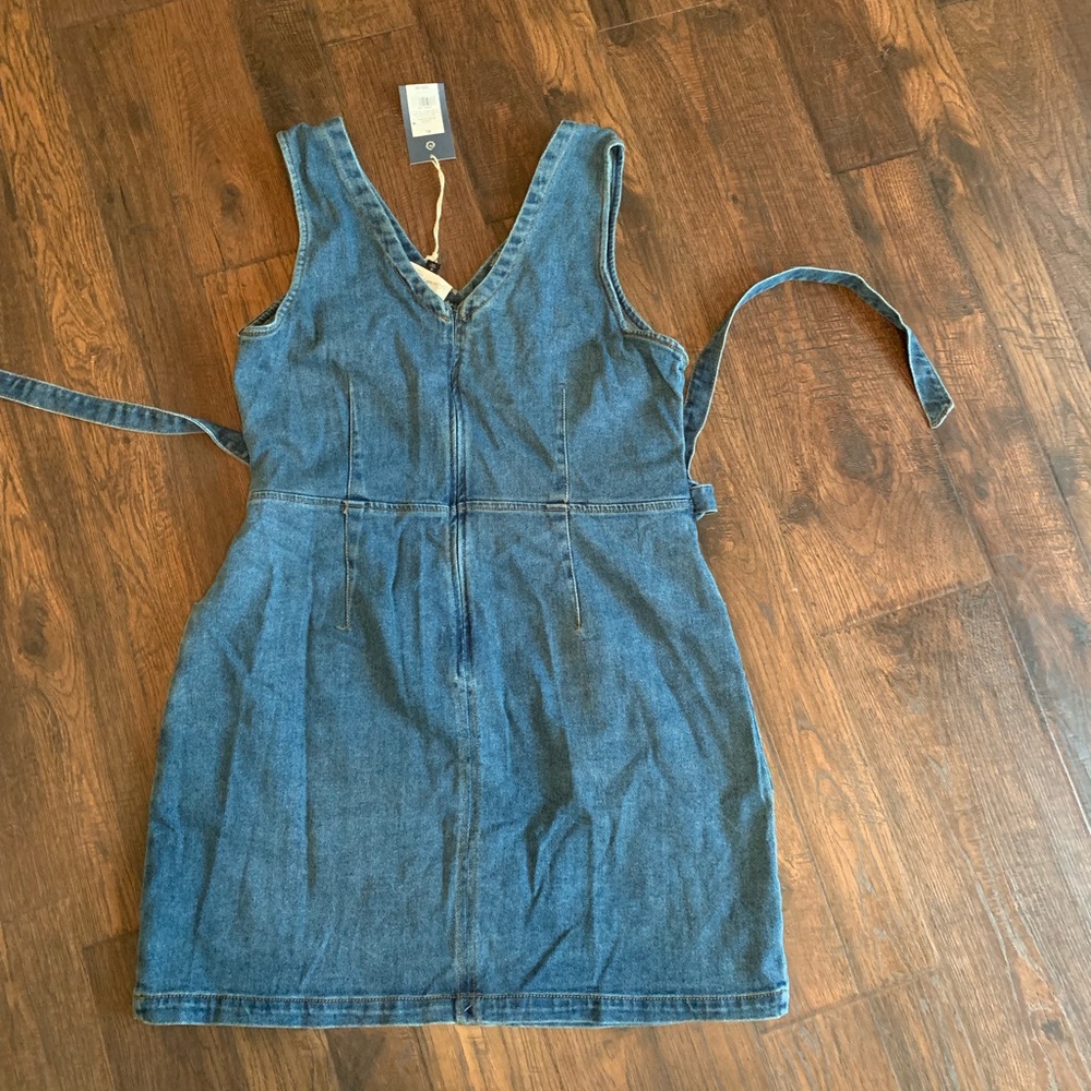 Denim dress with tie